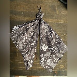 Norwex Floral Black and White silk eye glasses scarf with purse clip. Brand new